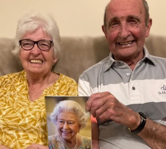 Diamond anniversary couple with a message from the Queen.