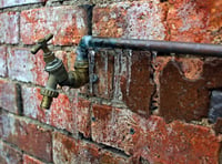 Tips on how to thaw frozen condensate pipes safely