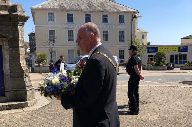 Mayor Cllr Simon Cassidy laying a wreath for those who died in the recent crash