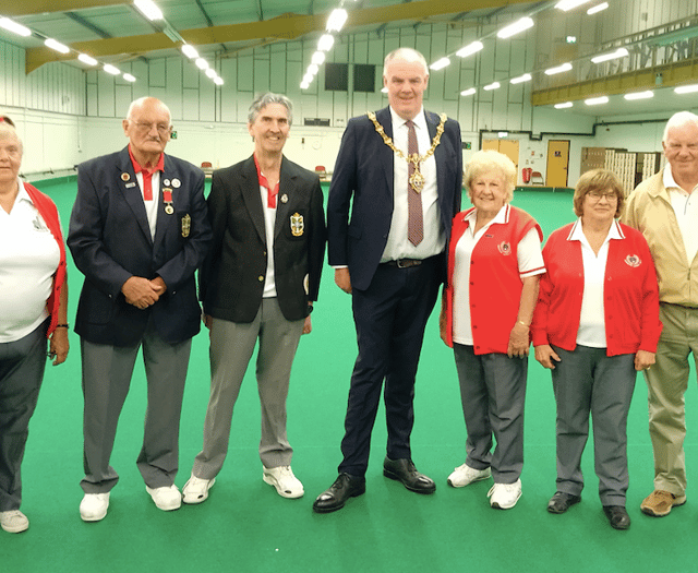 Liskeard mayor opens new indoor bowling season