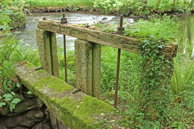 Leat water control at the weir