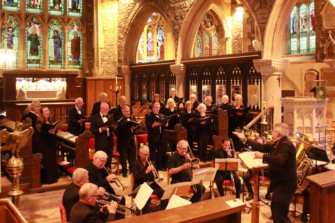 The choir, led by Simon Dunbavand,  was accompanied on the organ by Joshua Hughes and by the resounding Abbey Brass