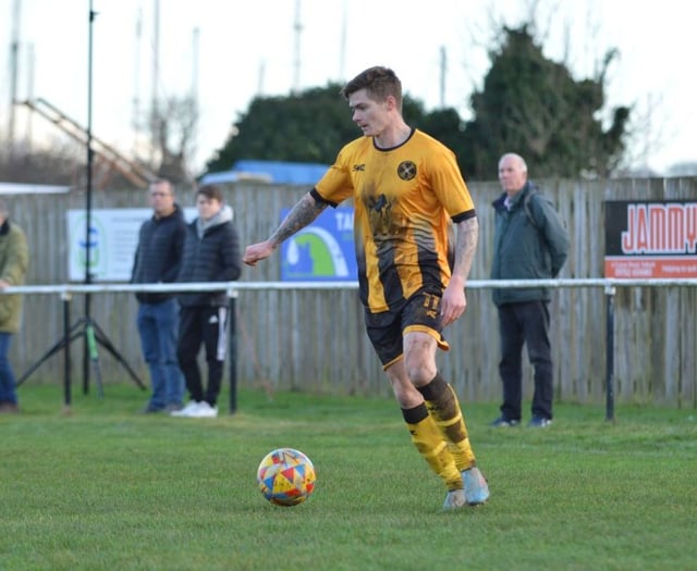 Ten-man Torpoint hold on for precious point