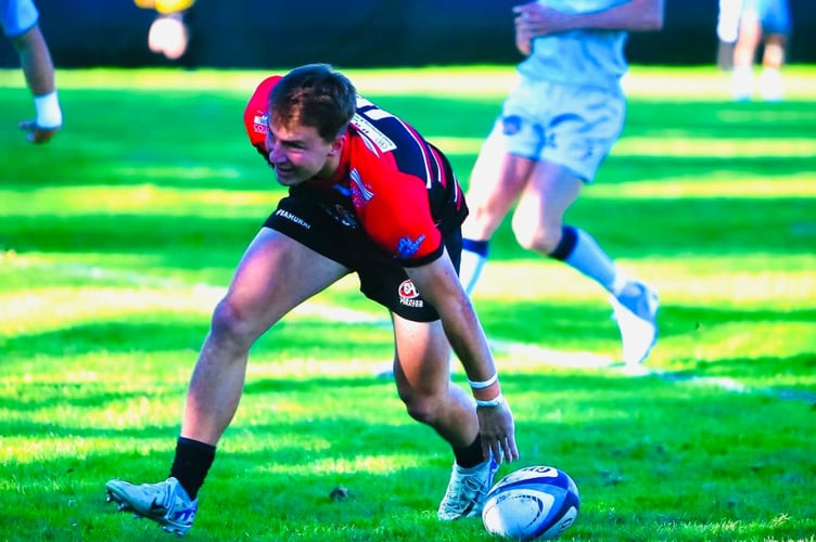 Arthur Relton dots down his interception try inside a minute. Picture: Brian Tempest