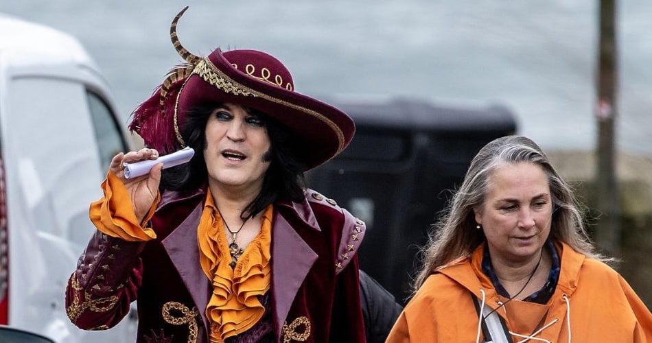 Noel Fielding spotted in Charlestown filming for new Dick Turpin show