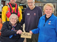 Volunteers request donations to lifeboat on 60th wedding anniversary