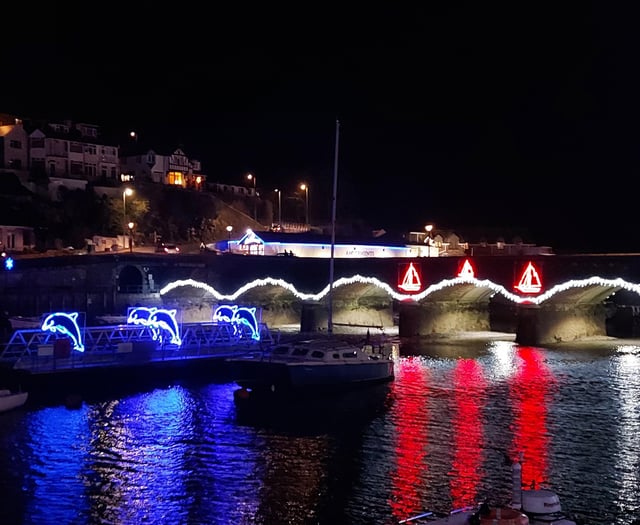 Looe Christmas Light Switch on heralds start of festivities