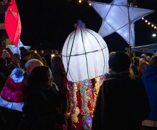 A lantern parade will lead from Millpool to East Looe seafront through the town starting at 6.30pm. (Picture: Looe Town Council)