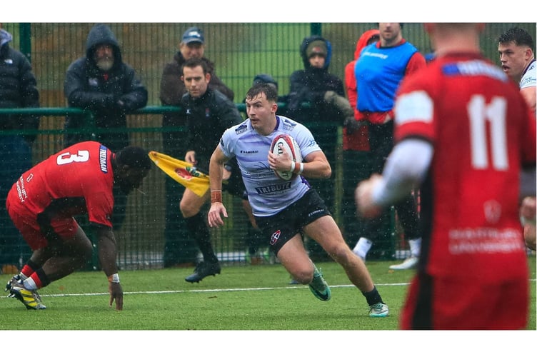 Winger Arthur Relton gets past prop Jon Benz-Salomon on his way to scoring the Pirates' third try. Picture: Brian Tempest